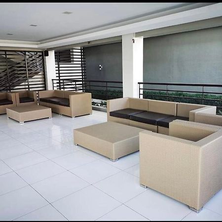 One Spatial Two Bedroom Condominium Unit With Pool And Gym Free Netflix And Wifi Илоило Экстерьер фото